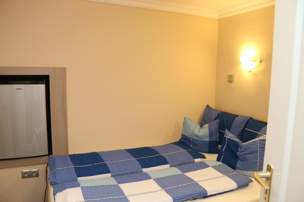 Hotel Aradi Vendeghaz Miskolc Zimmer foto