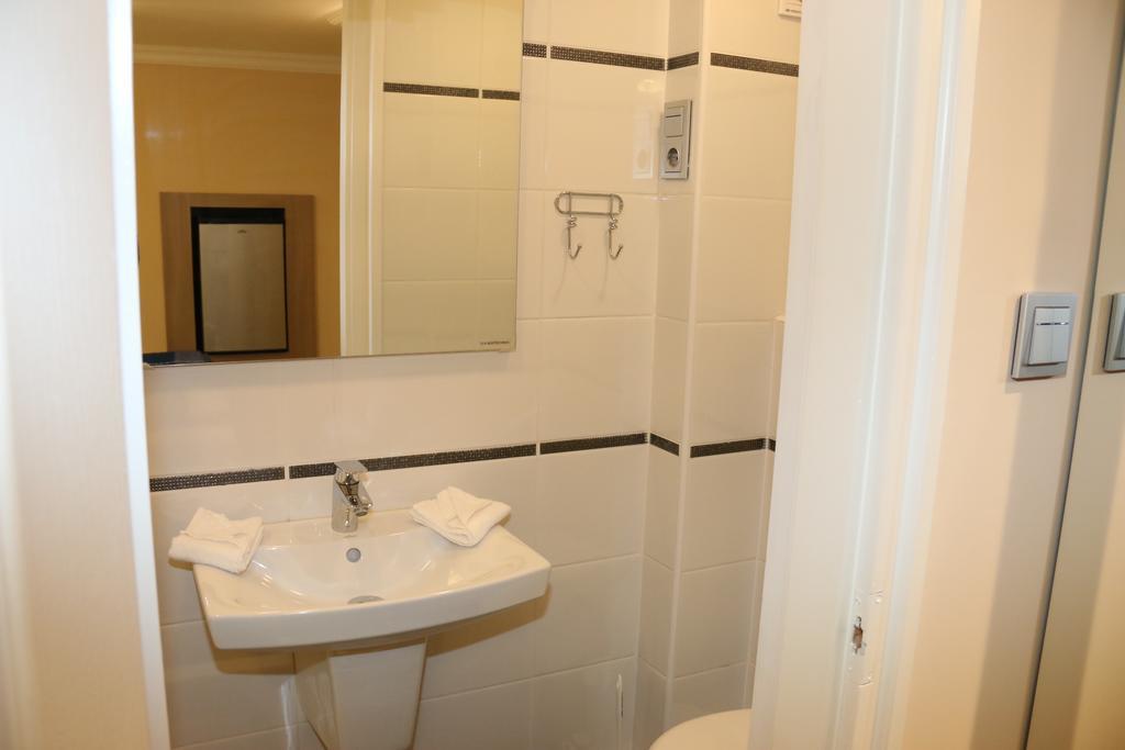 Hotel Aradi Vendeghaz Miskolc Zimmer foto