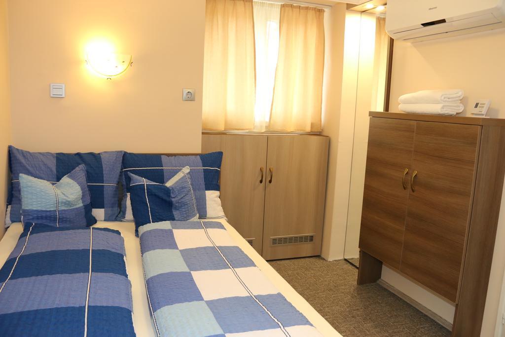 Hotel Aradi Vendeghaz Miskolc Zimmer foto