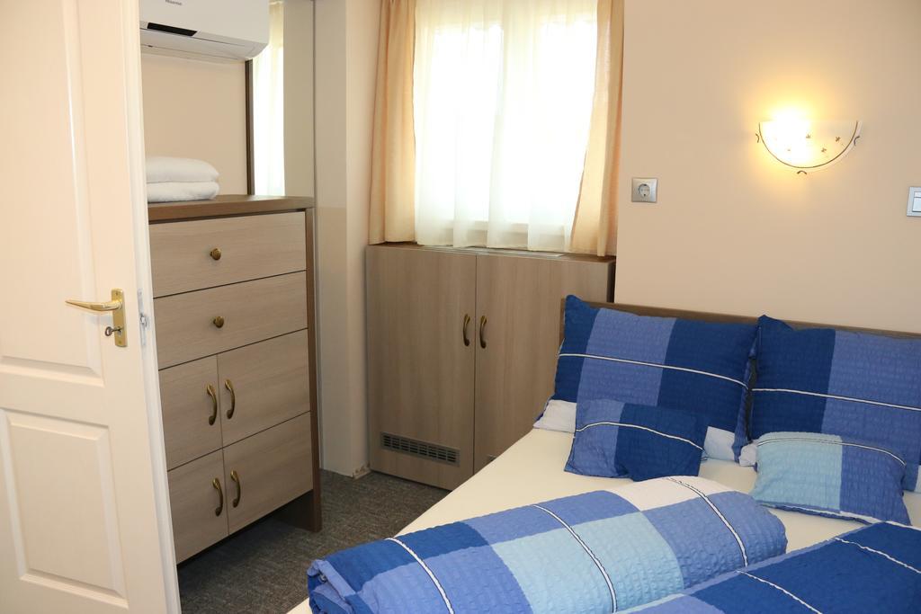 Hotel Aradi Vendeghaz Miskolc Zimmer foto