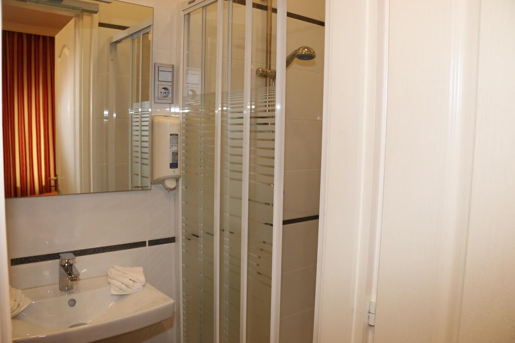 Hotel Aradi Vendeghaz Miskolc Zimmer foto